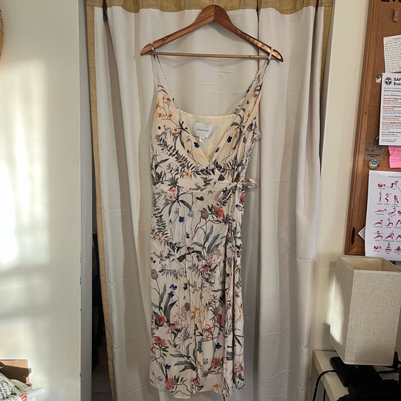 Amore VertFloral Cream Wrap Dress | L - Picture 1 of 7